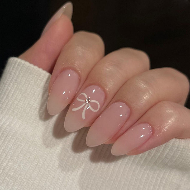 Artificia nails with delicate bow accents Bowlift