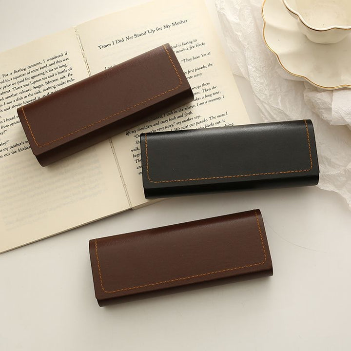 Elegant glasses case made of premium leather Bowlift
