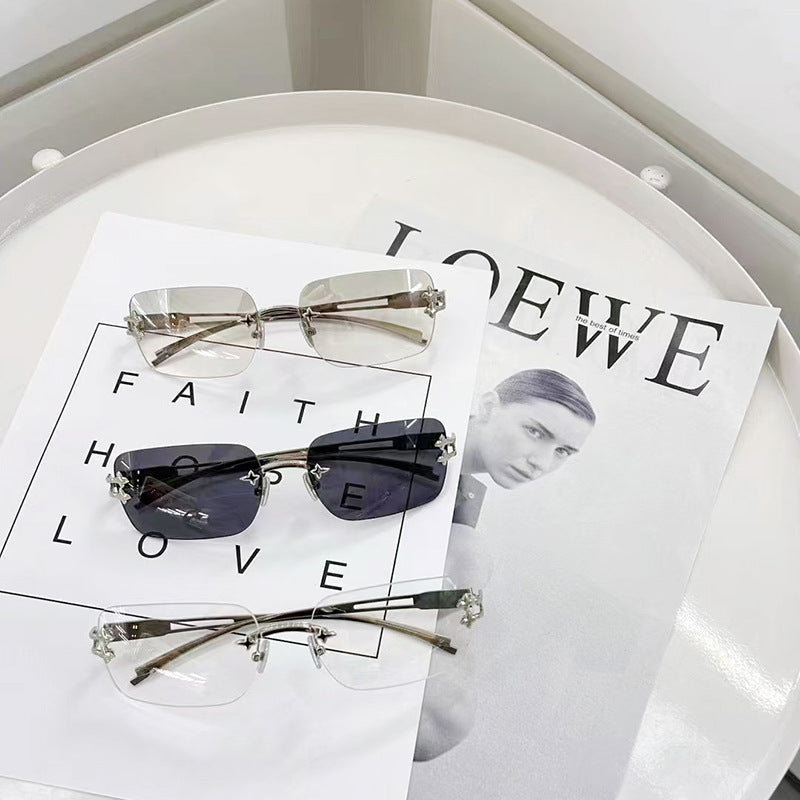 Fashionable oversized sunglasses with elegant design Bowlift