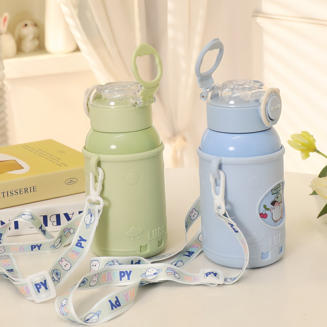 Creative water bottle with practical carrying strap Bowlift