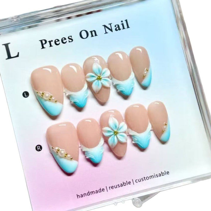 Elegant artificial nails with floral accents Bowlift