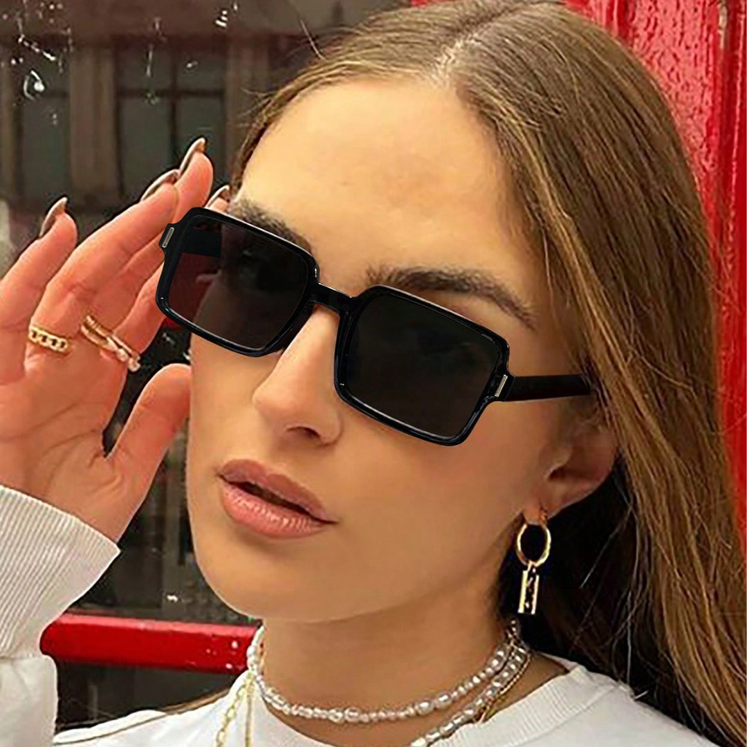 Women's square sunglasses in elegant leopard print Bowlift