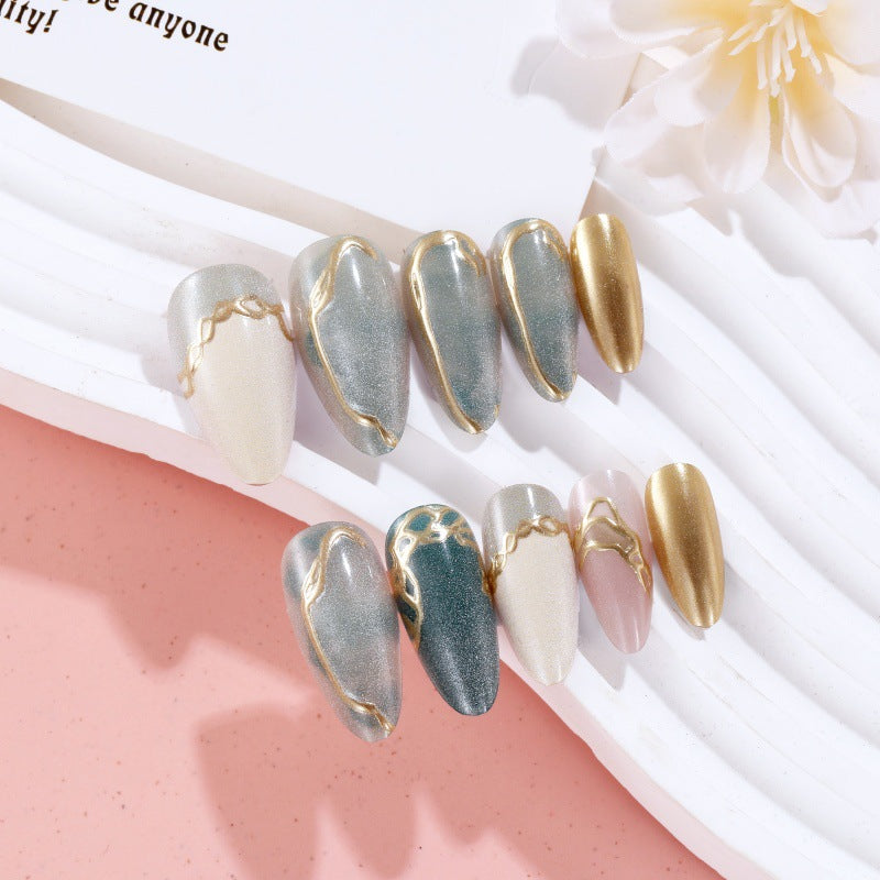 Artificial nails with elegant golden accents Bowlift
