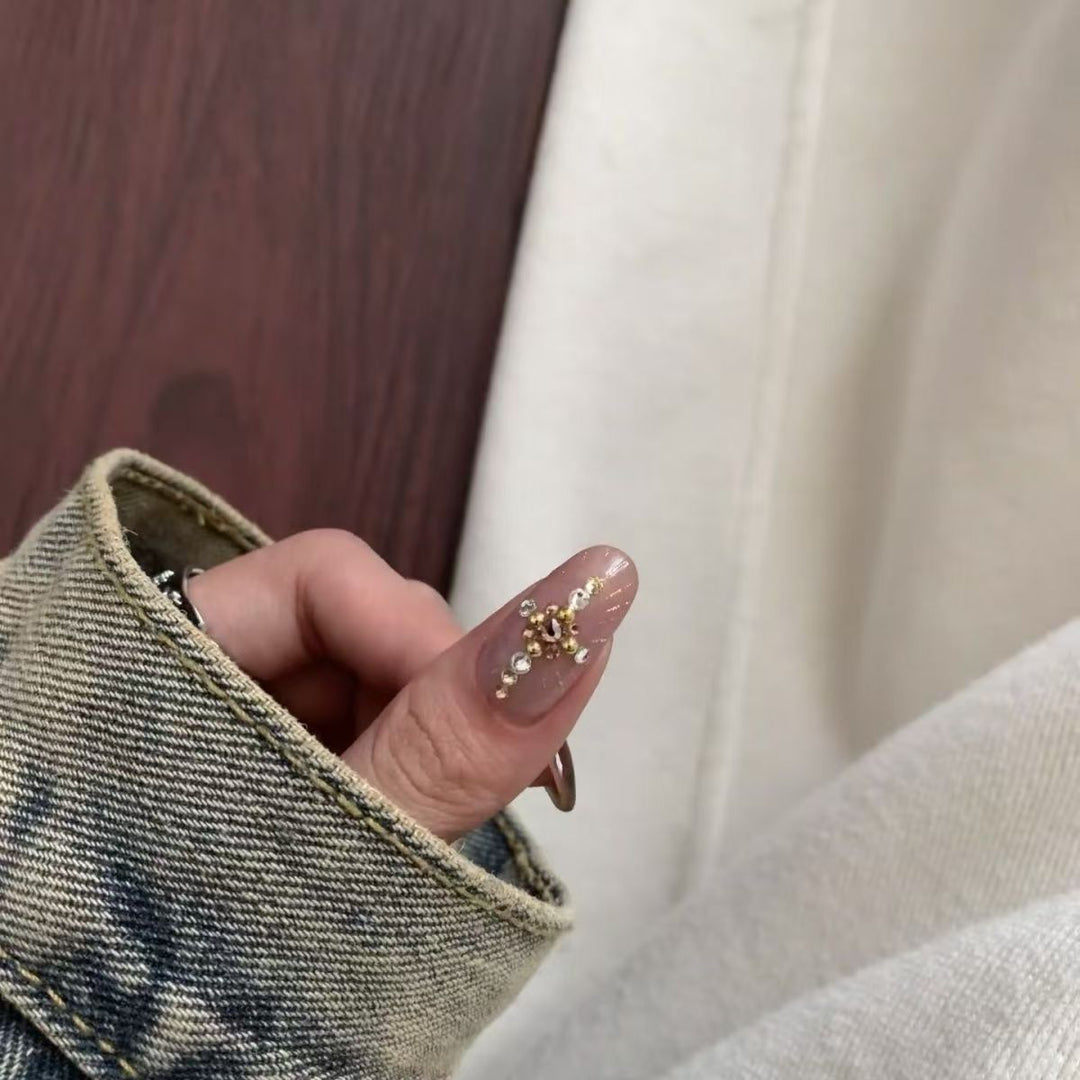 Trendy Press-On Nail Art Bowlift