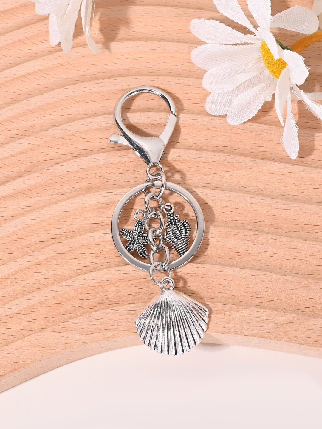 Keychain with Maritime Star Motif Bowlift