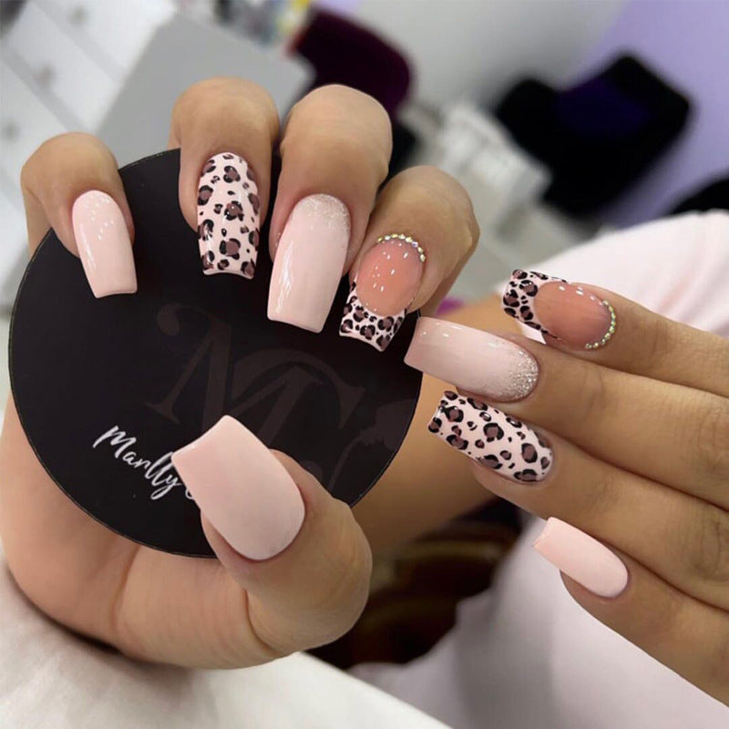 Glamorous Glittery Stiletto Press-On Nails Bowlift