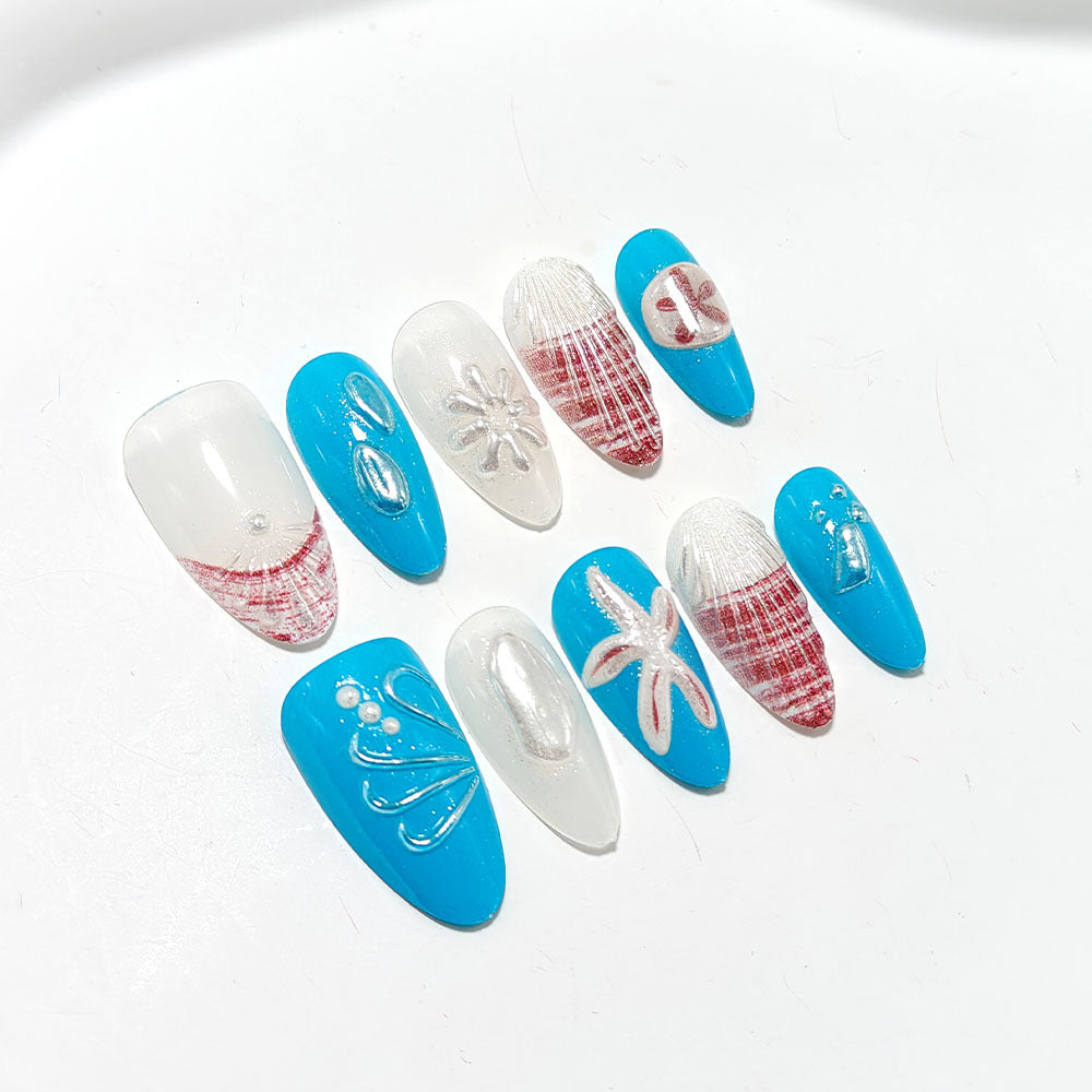 Artificial nails with maritime design Bowlift