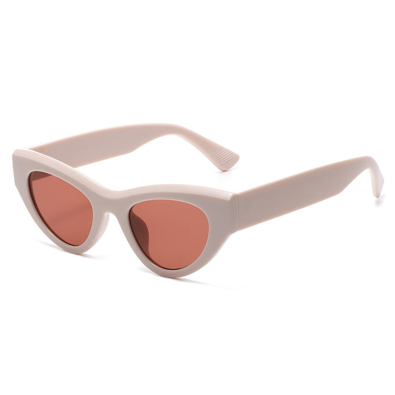 Women’s fashionable sunglasses in trendy cat-eye style Bowlift