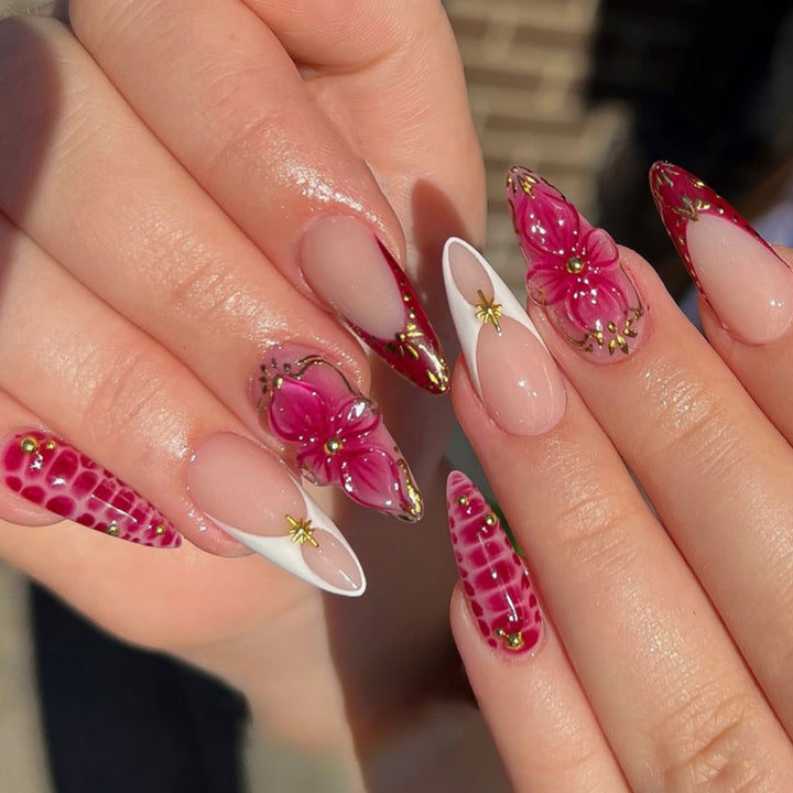 Elegant artificial nails with floral accents Bowlift