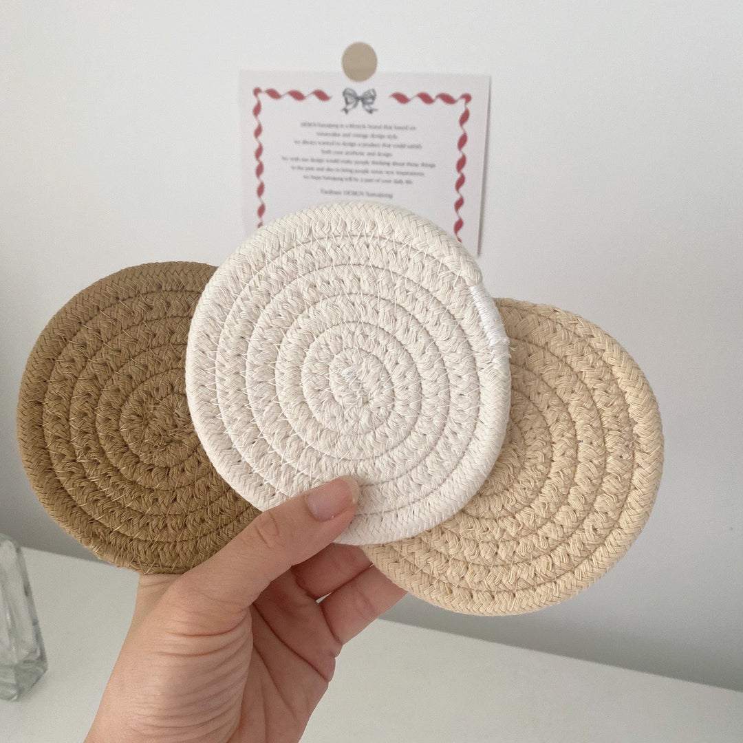 Ladies round placemats made of high-quality natural material Bowlift
