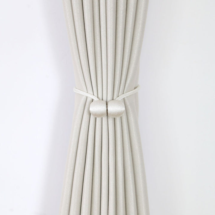 Decorative curtain tieback Bowlift