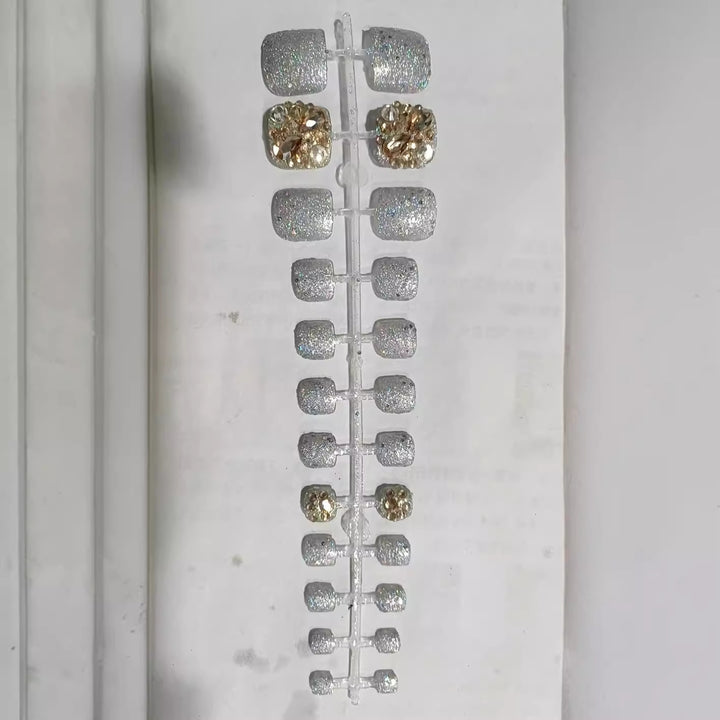 Glamorous Rhinestone-Decorated Press-On Nail Set Bowlift