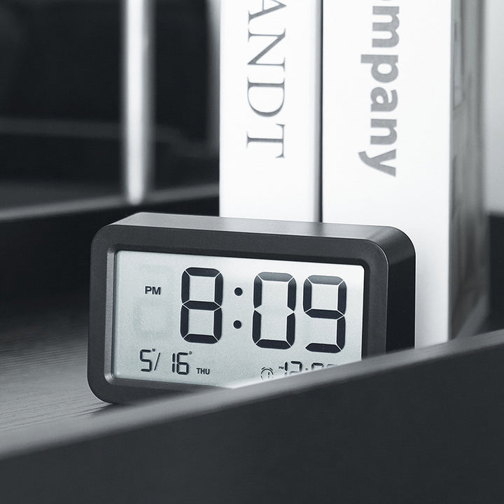 Digital watch with temperature and date display Bowlift