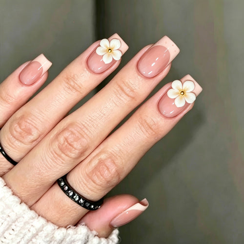 Artificial nails with delicate flower design Bowlift