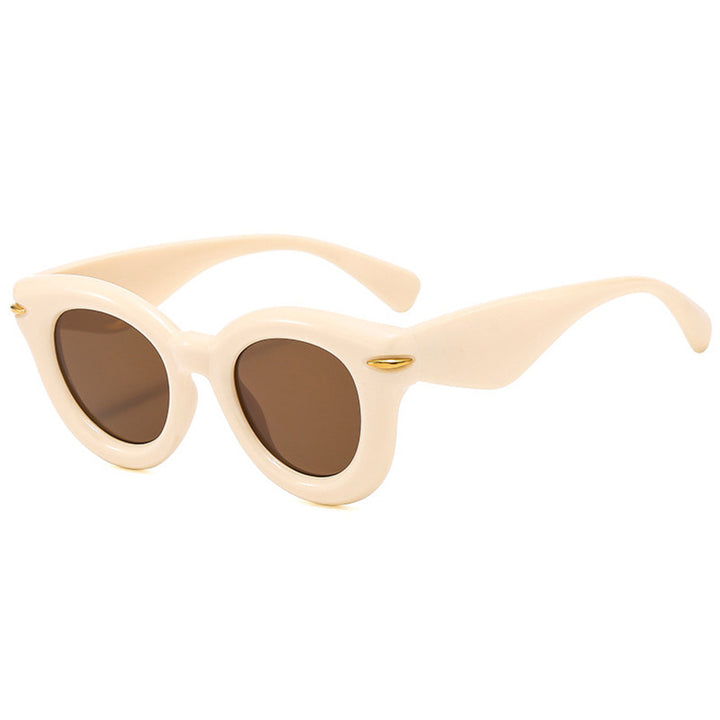 Ladies fashionable sunglasses with elegant silhouette Bowlift