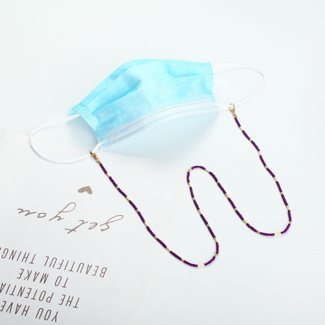 Chains-Necklace Made of Fine Pearls and Golden Accents Bowlift