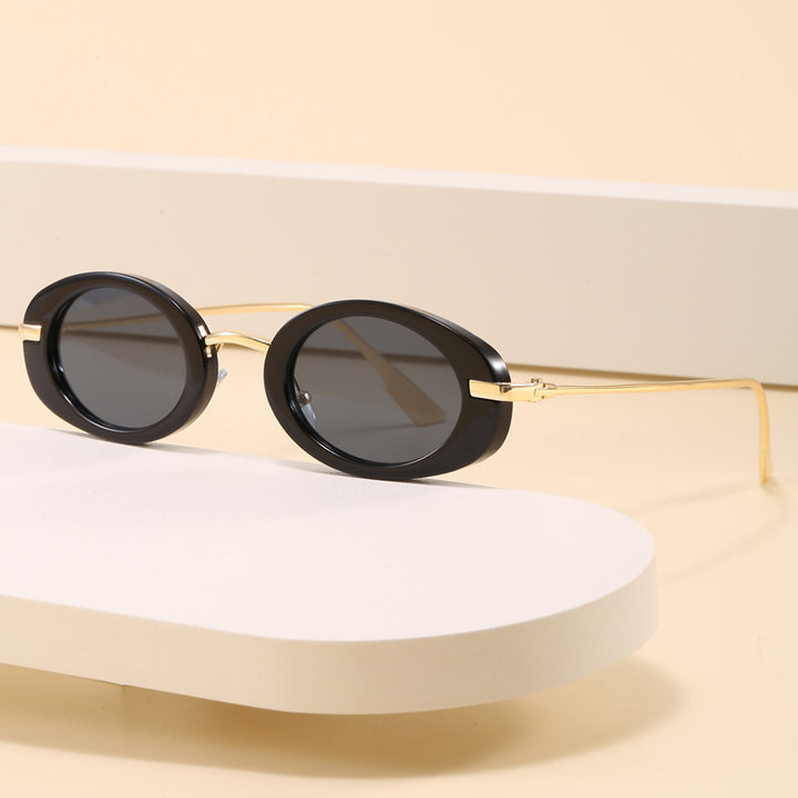 Fashionable glasses with oval frame Bowlift