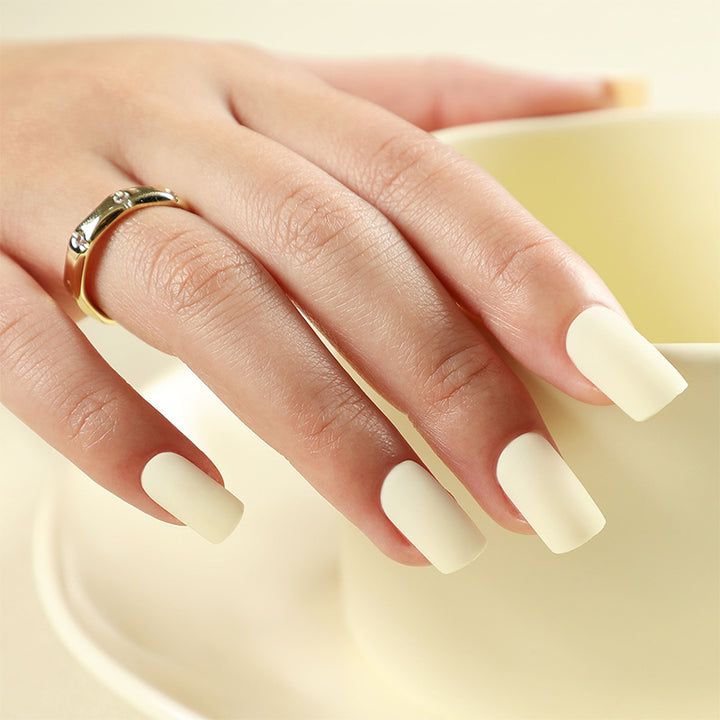Artificial nails in elegant matte finish Bowlift