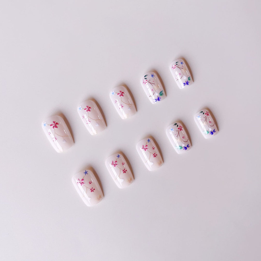 Nail set with floral accents and transparent shine Bowlift