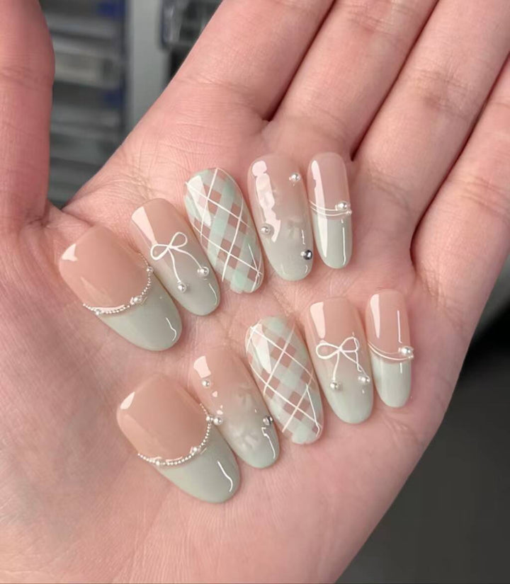 Artistic Floral-Embellished Press-On Nail Art Bowlift