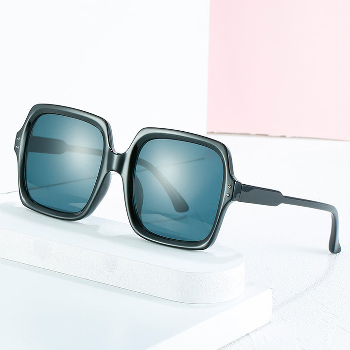 Ladies square fashionable sunglasses with polarized lenses Bowlift