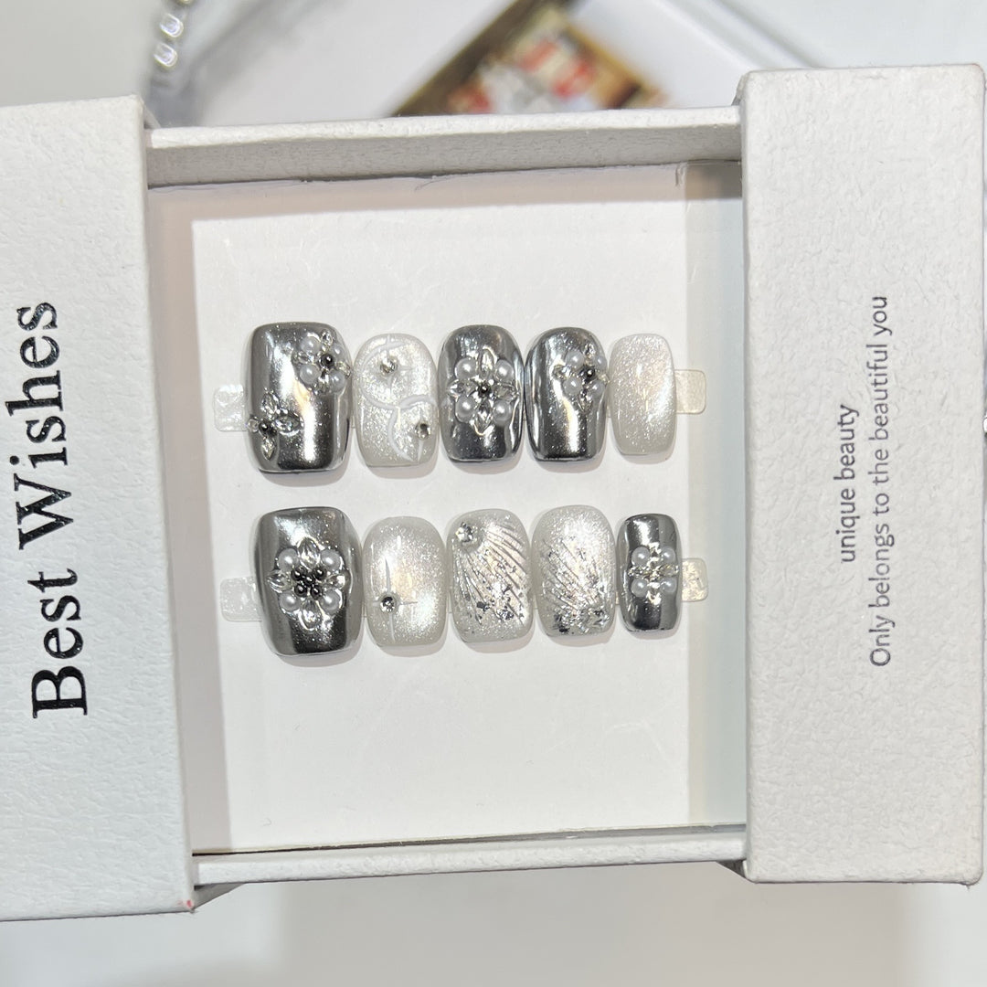 Decorative Silver Press-On Nail Set Bowlift