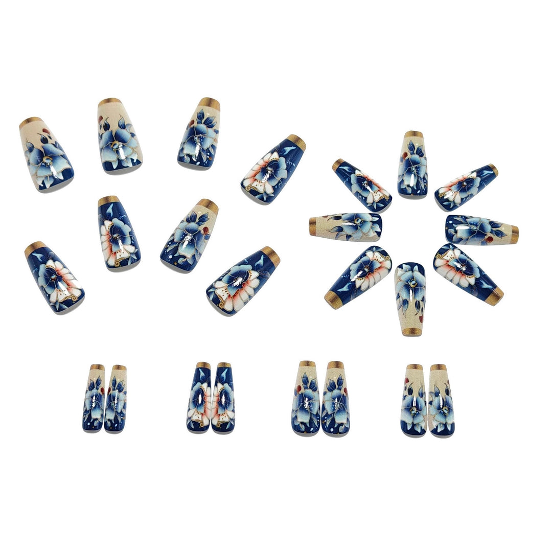 Deluxe artificial nails with floral accents Bowlift