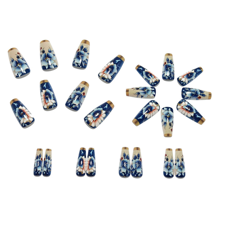 Deluxe artificial nails with floral accents Bowlift