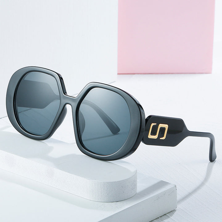 Women oversized sunglasses with distinctive frame and UV protection Bowlift