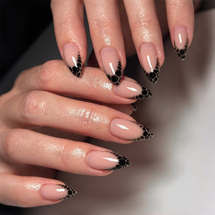 Nail art set with leopard pattern and glitter embellishments Bowlift