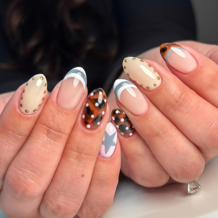 Artificial Nails in Modern Polka Dot Design Bowlift