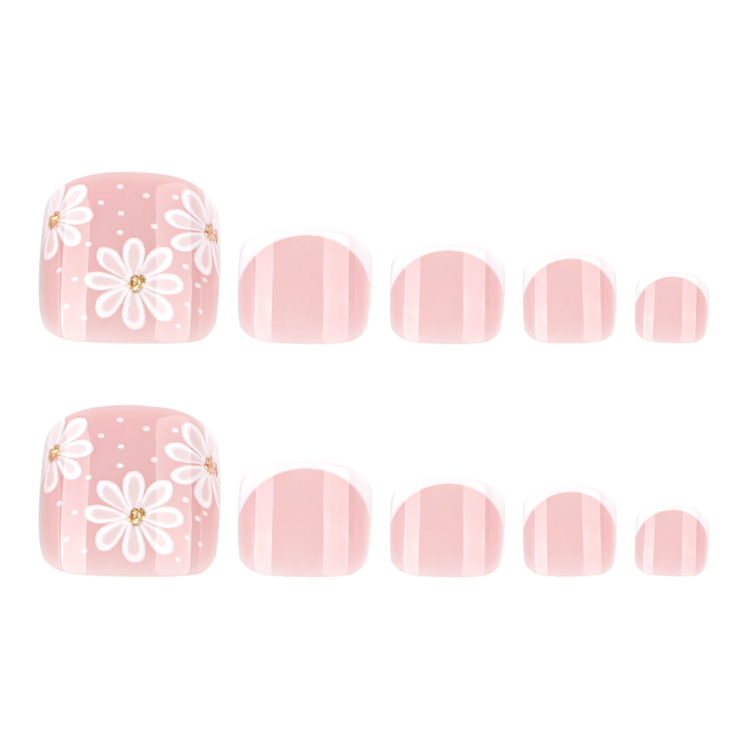Artistic toenail art with elegant daisy motifs Bowlift