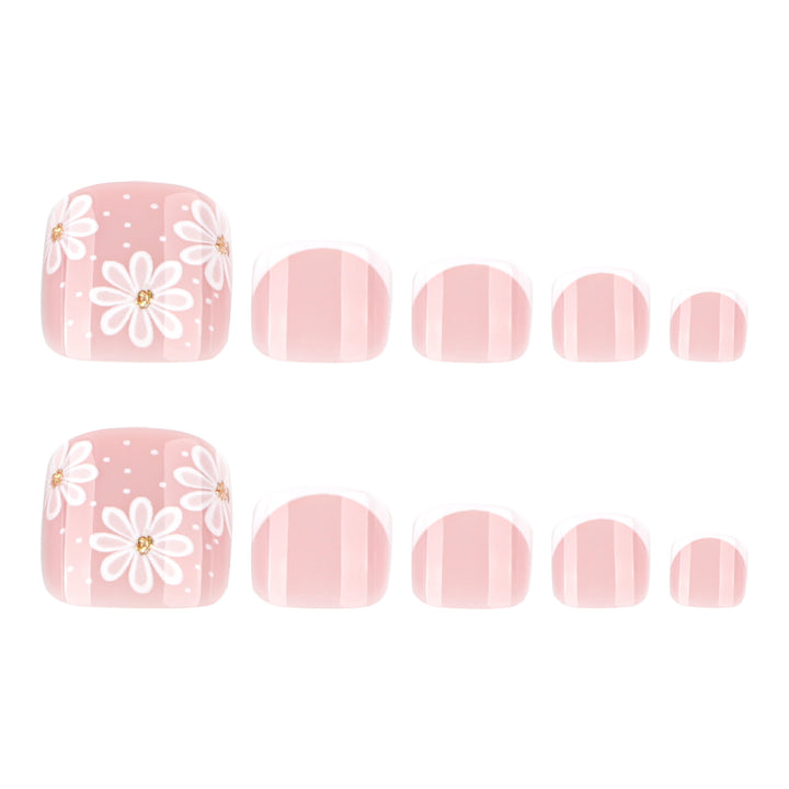 Artistic toenail art with elegant daisy motifs Bowlift