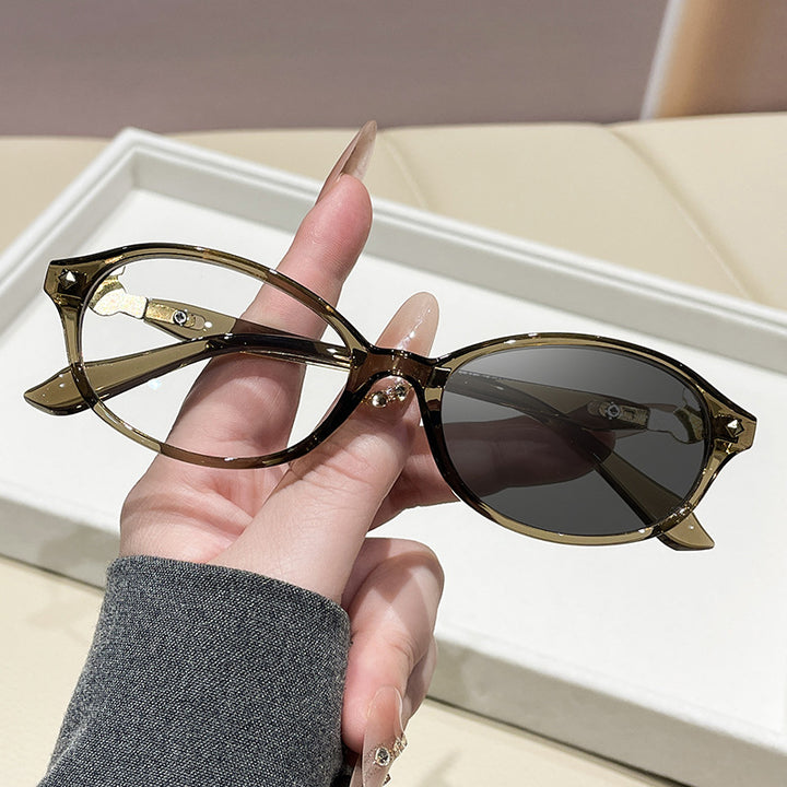 Women's fashionable optical glasses in elegant oval design with golden accents Bowlift