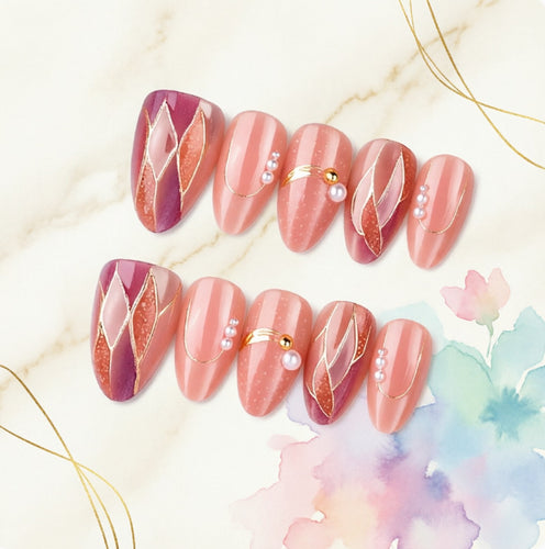 Artificial nails with elegant pearl and gold accents Bowlift