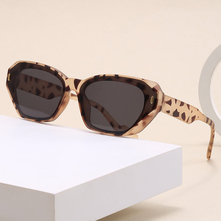 Women’s geometric designer sunglasses with distinctive frame Bowlift