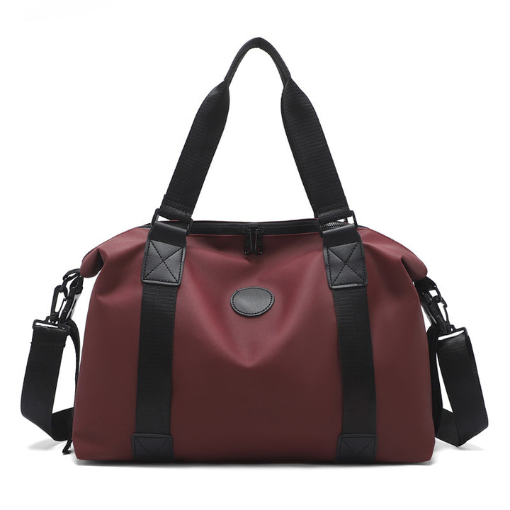 Sporty travel bag with sealed zipper and adjustable shoulder strap Bowlift