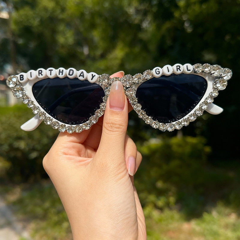 Glamorous Cat-Eye Sunglasses Bowlift