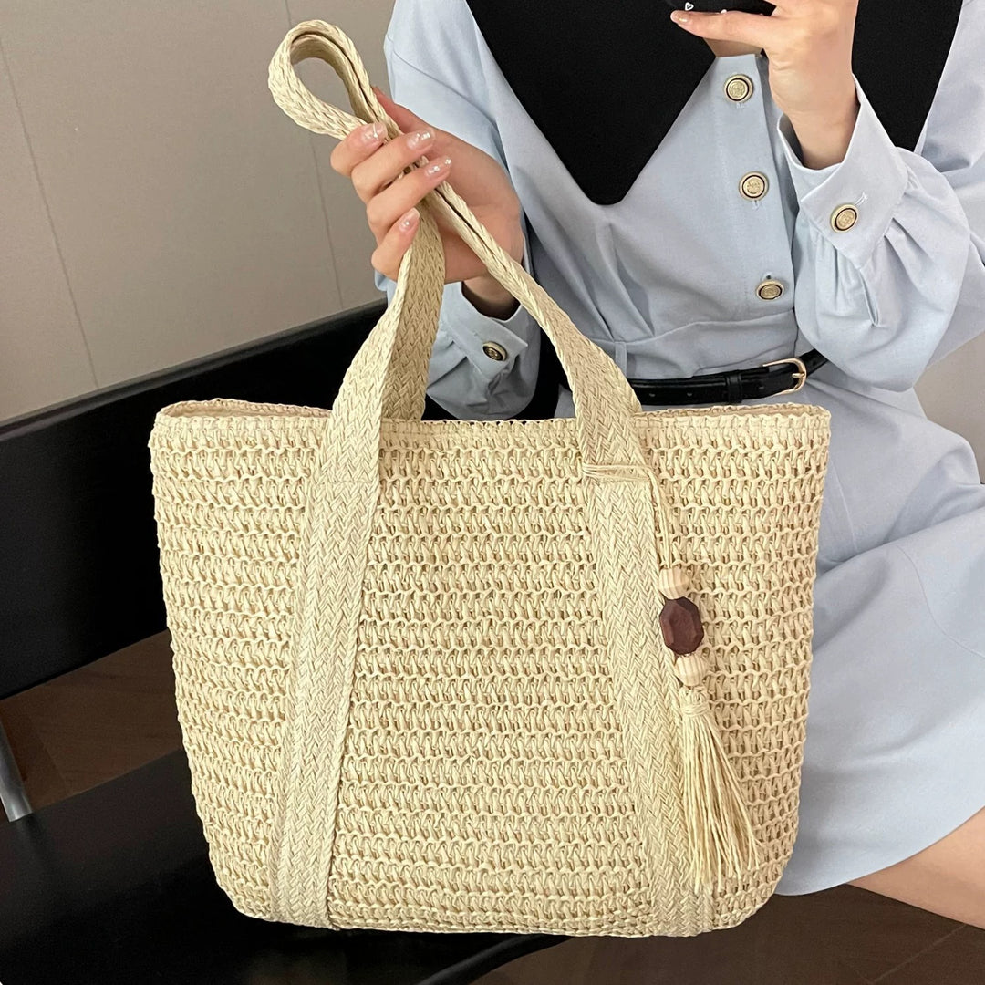 Spacious and Stylish Beach Bag Bowlift