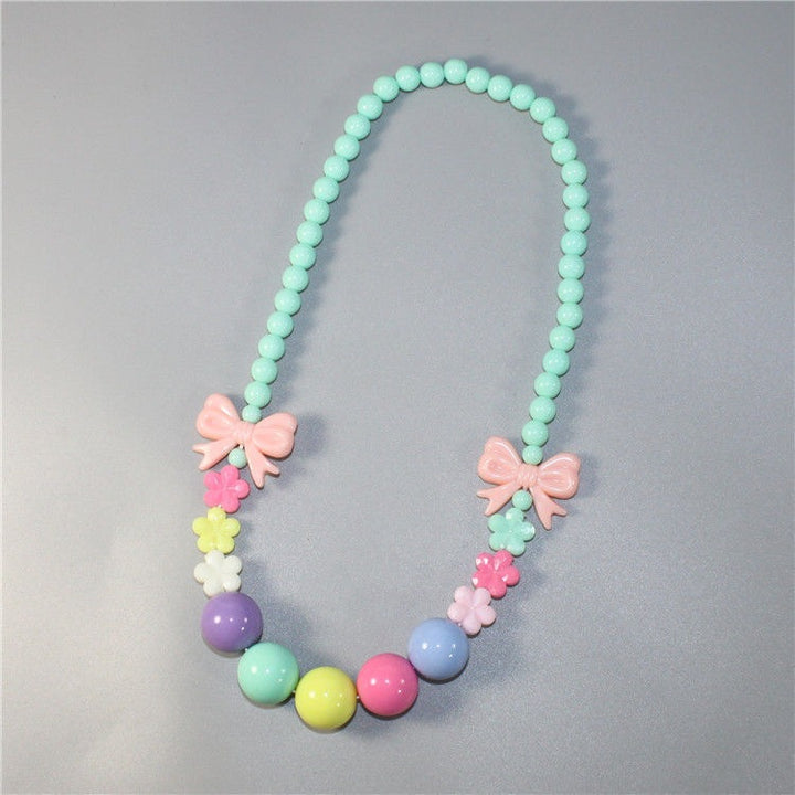 Colorful pearl necklace with floral elements Bowlift