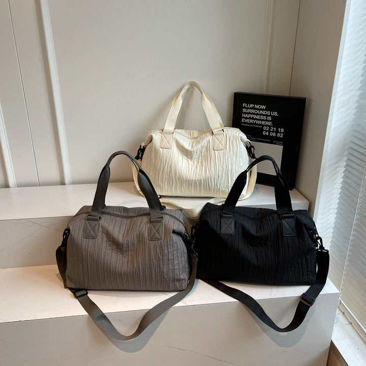 Durable sports and travel bag with ergonomic design Bowlift