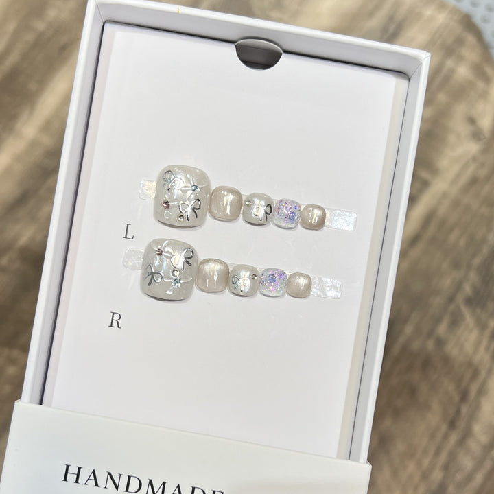 Artistic Press-On Nail Set with Glitter and Floral Design Bowlift