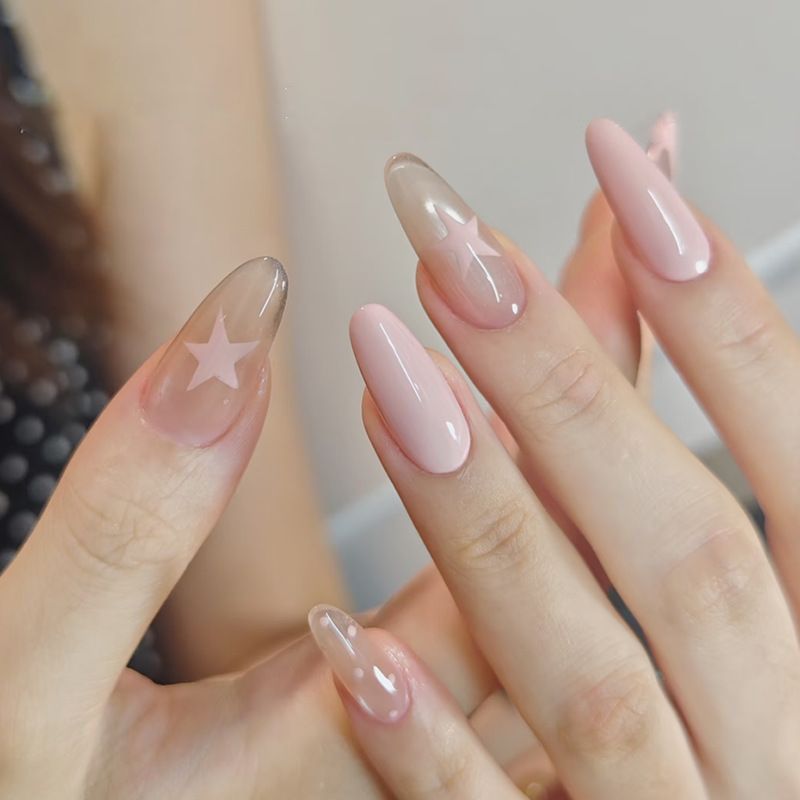 Artificial Nails in Stylish Ombre Design Bowlift