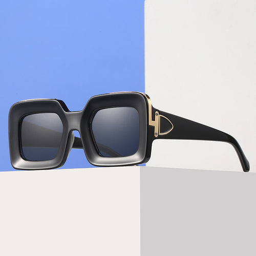 Women square sunglasses with luxurious design and golden accents Bowlift
