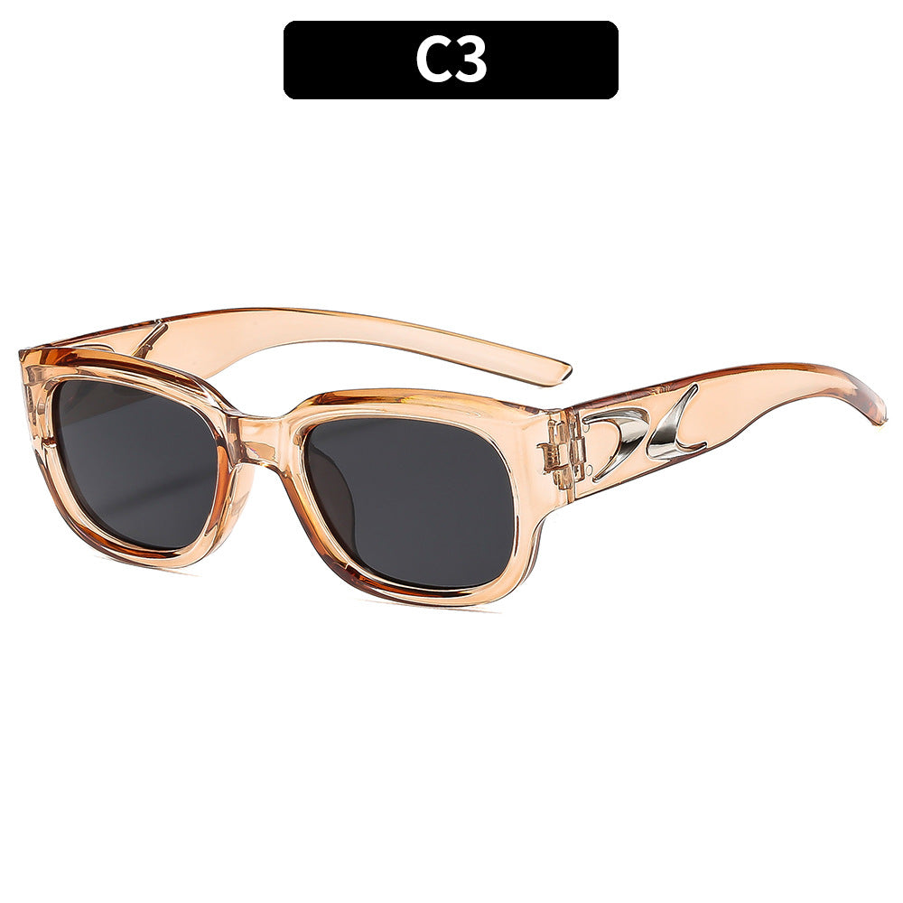 Retro-Inspired Oversized Sunglasses