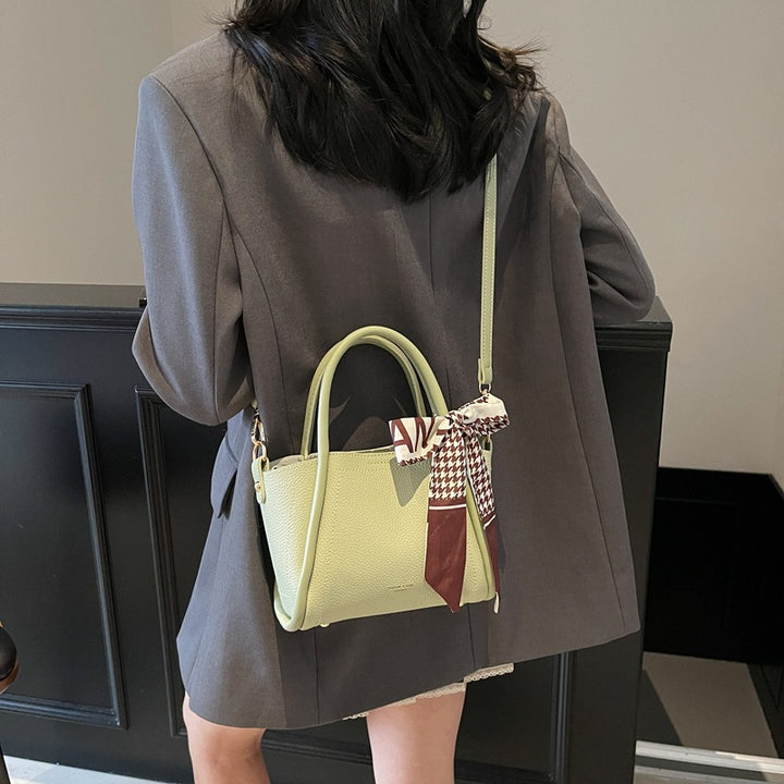 Fashionable Structured Handbag Bowlift