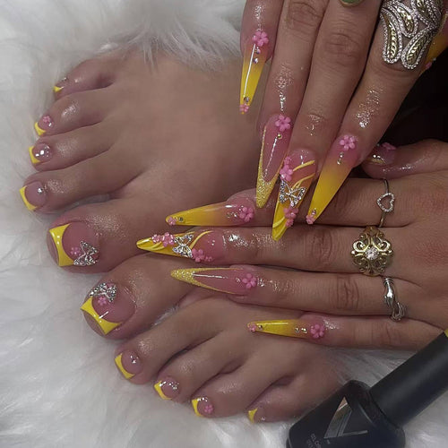 Glamorous and artistic stiletto false nails Bowlift