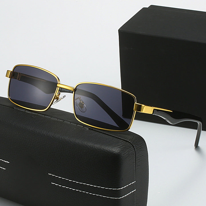 Women's corrective glasses with elegant gold-colored frame and stylish design Bowlift