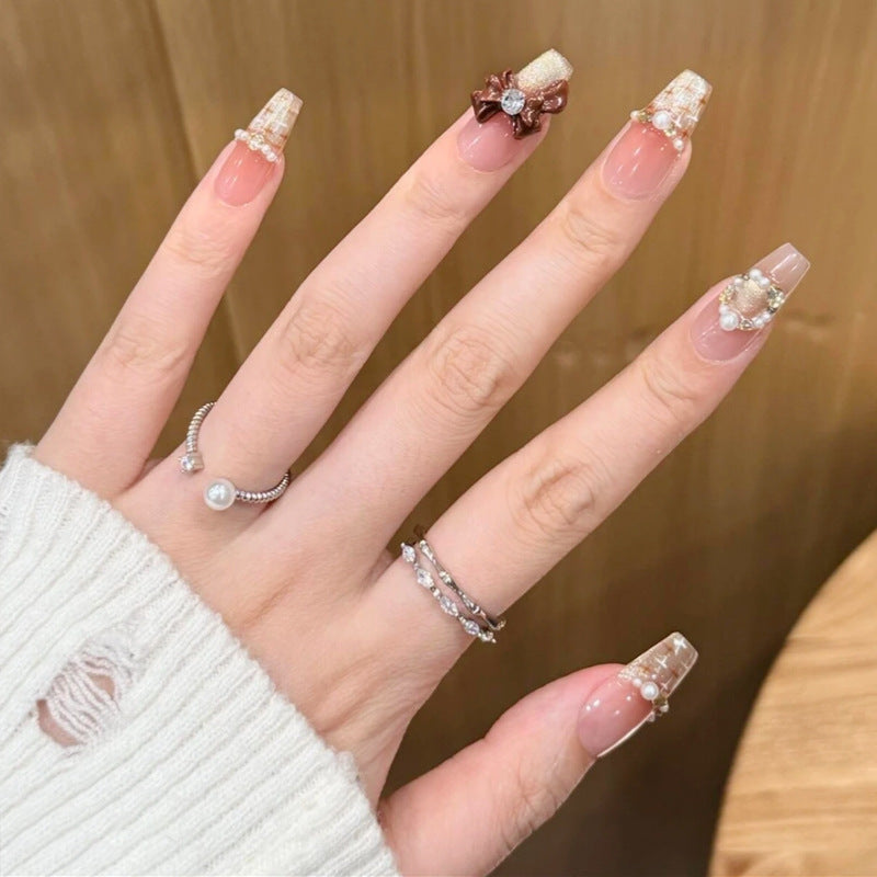 Artificial nail set with elegant appliqués Bowlift