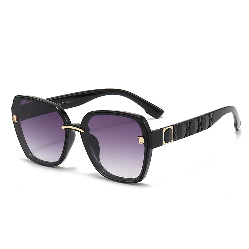 Ladies' sunglasses with a stylish, square frame and elegant details Bowlift